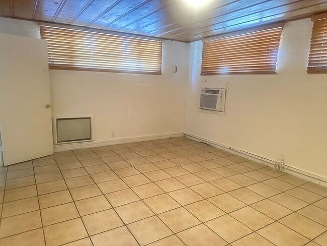 Building Photo - Cozy 1 Bed 1 Bath available in Scottsdale