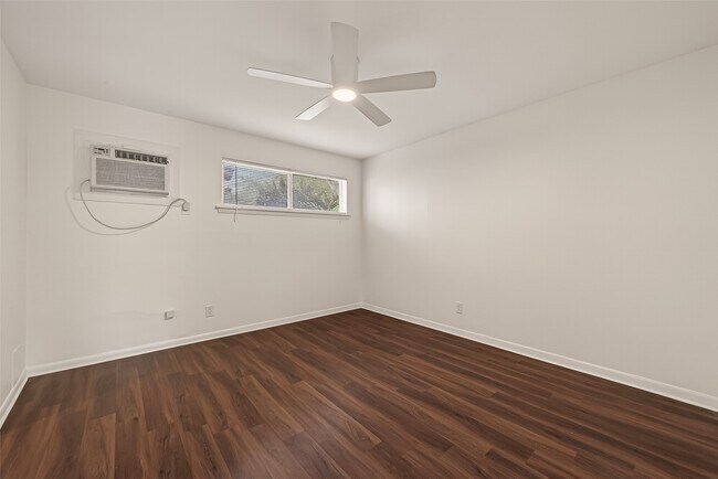 Building Photo - 1217 Heights Blvd