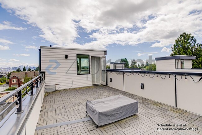 Building Photo - 718 N 49th St