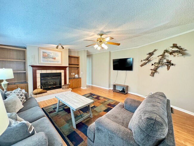 Building Photo - FULLY FURNISHED, ALL INCLUSIVE, LAKE ACCESS BEAUTY FOR RENT