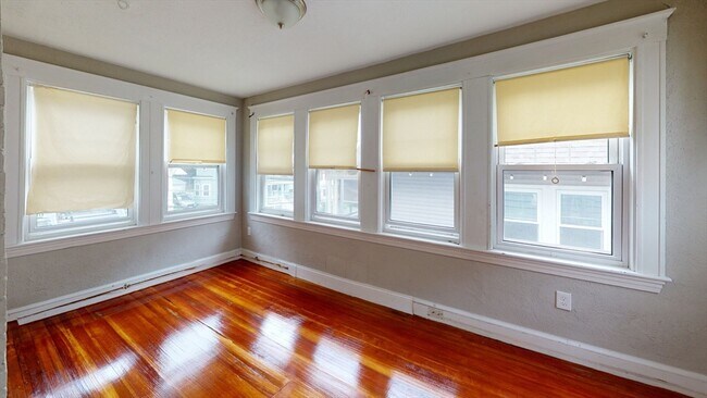 Building Photo - 20-22-22 Upcrest Rd