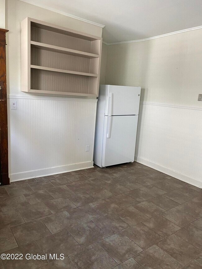 Building Photo - 663 Hudson Ave