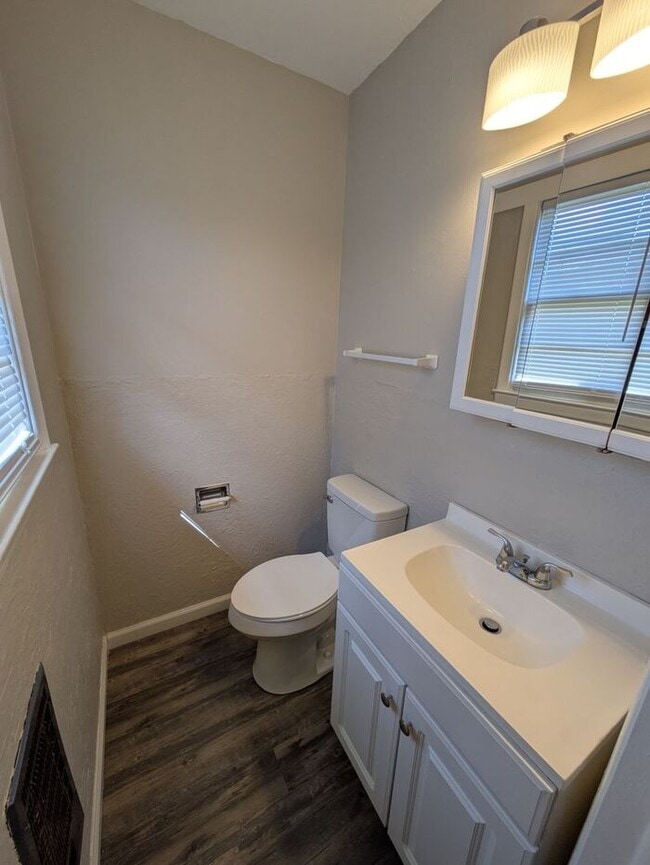 Building Photo - 3BD/1.5BA Duplex in Morganton, NC