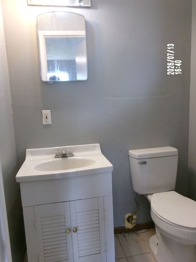 Building Photo - Spacious home with lots of personality located in Lawton Heights