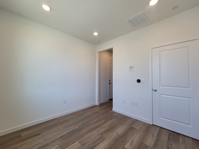 Building Photo - 722 Rosazzo Ln