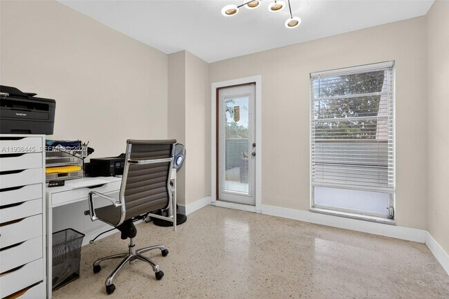 Building Photo - 135 South Dr