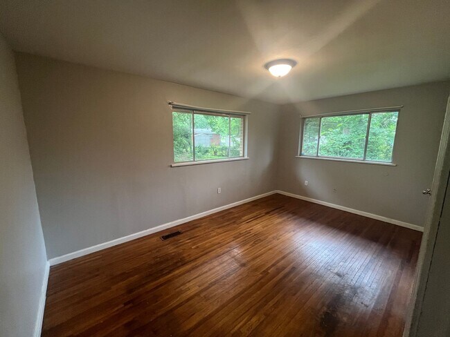 Building Photo - Nuce 3 br. Home for rent near LR Air Force base