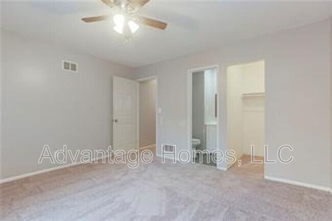 Building Photo - 1423 E Haven Ln