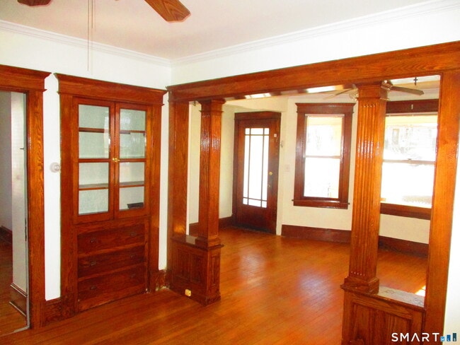 Building Photo - 247 Flax Hill Rd