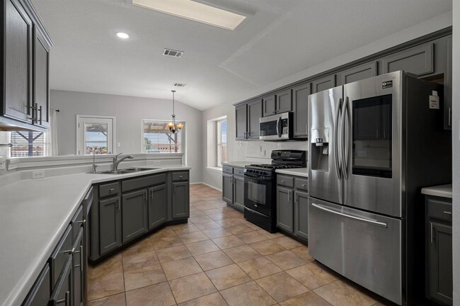 Building Photo - 1500 Lochaline Loop