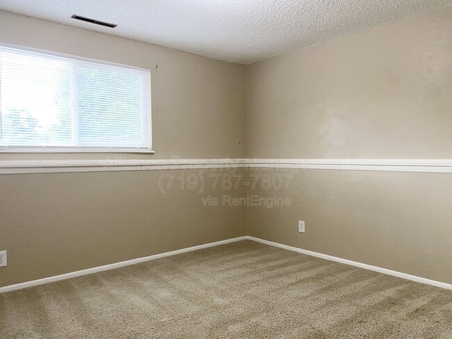 Building Photo - 6087 Del Rey Dr