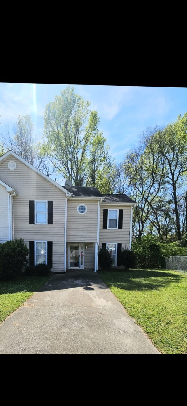 Building Photo - 112 W Oak Manor Ct