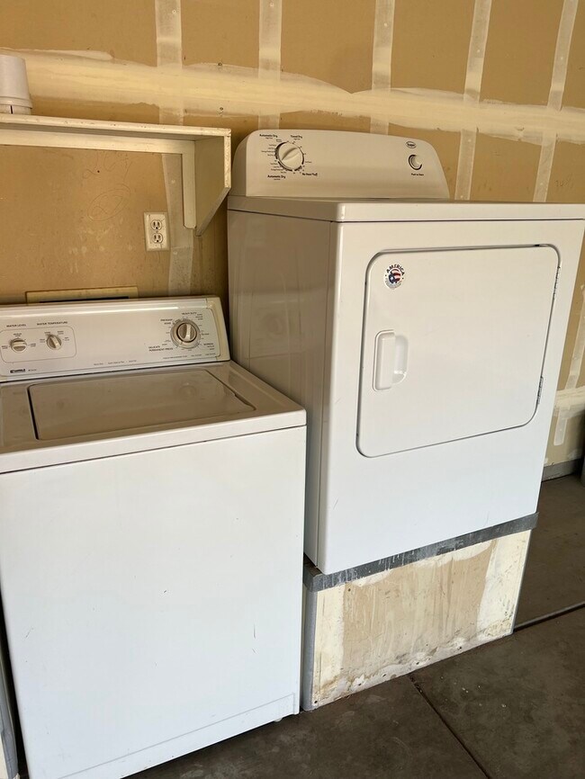 Building Photo - Townhome For Rent