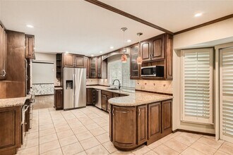 Building Photo - **Stunning 5-Bedroom 4-Bathroom Home in Li...