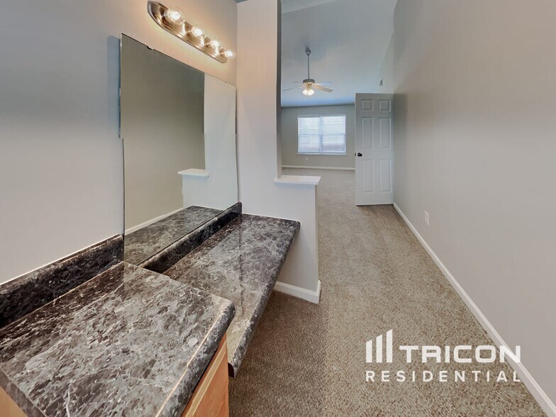 Building Photo - 142 Quiet Grove Dr