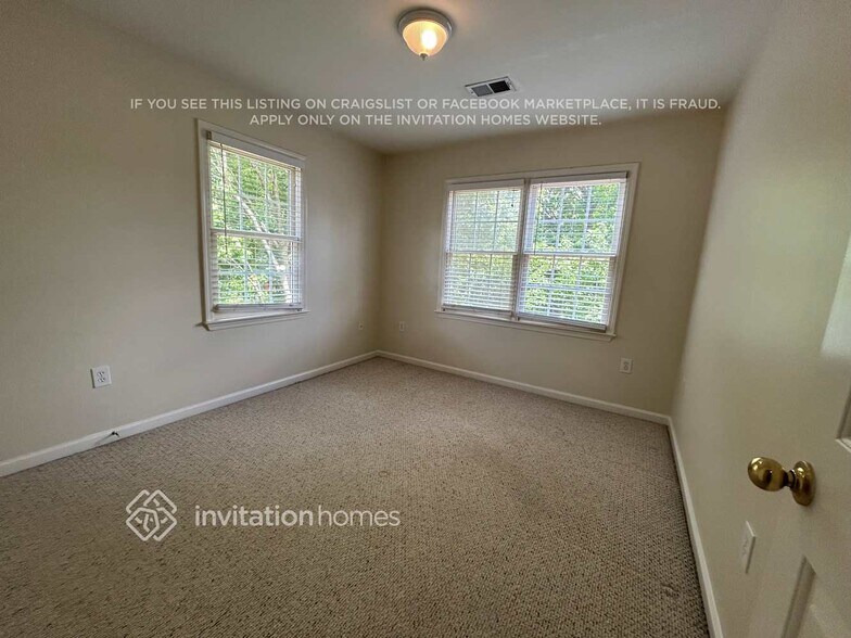 Building Photo - 570 Orchard Ct SE