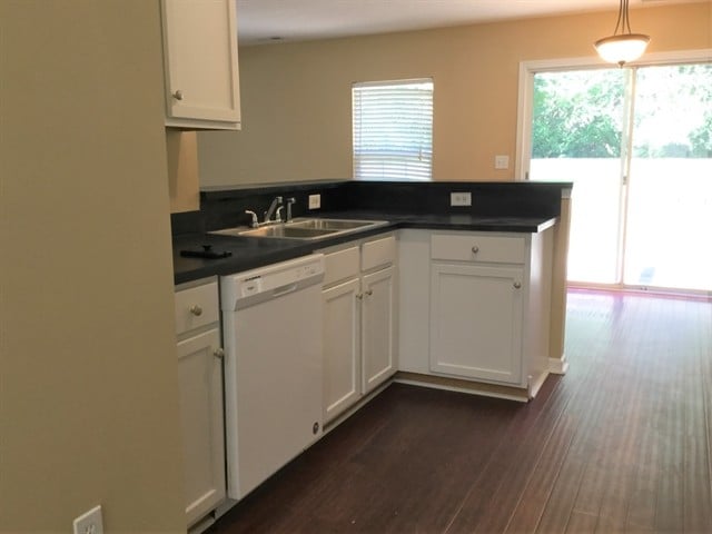 Building Photo - 8100 Chatham Oaks Dr