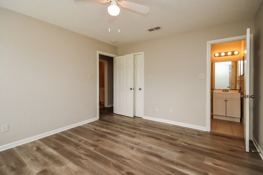 Building Photo - 6619 Wayne Johnson Ave