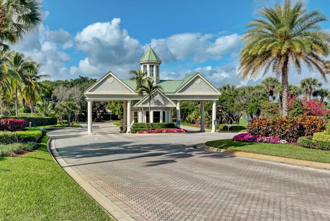 Building Photo - 6778 Oakmont Way