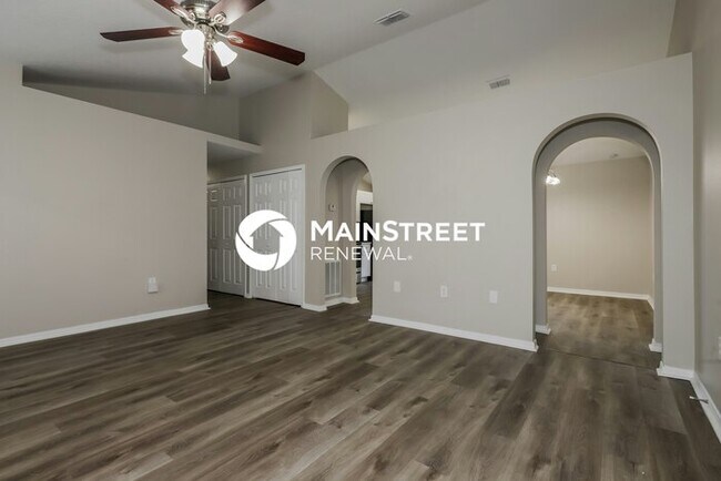 Building Photo - 3 Bedroom Pet-Friendly Home in RUSKIN, FL with Main Street Renewal