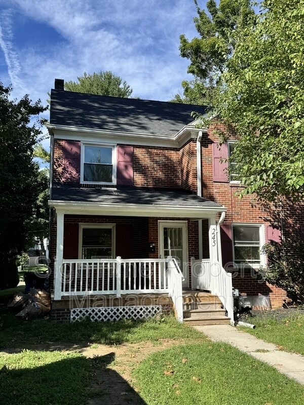 Building Photo - 245 E Irvin Ave