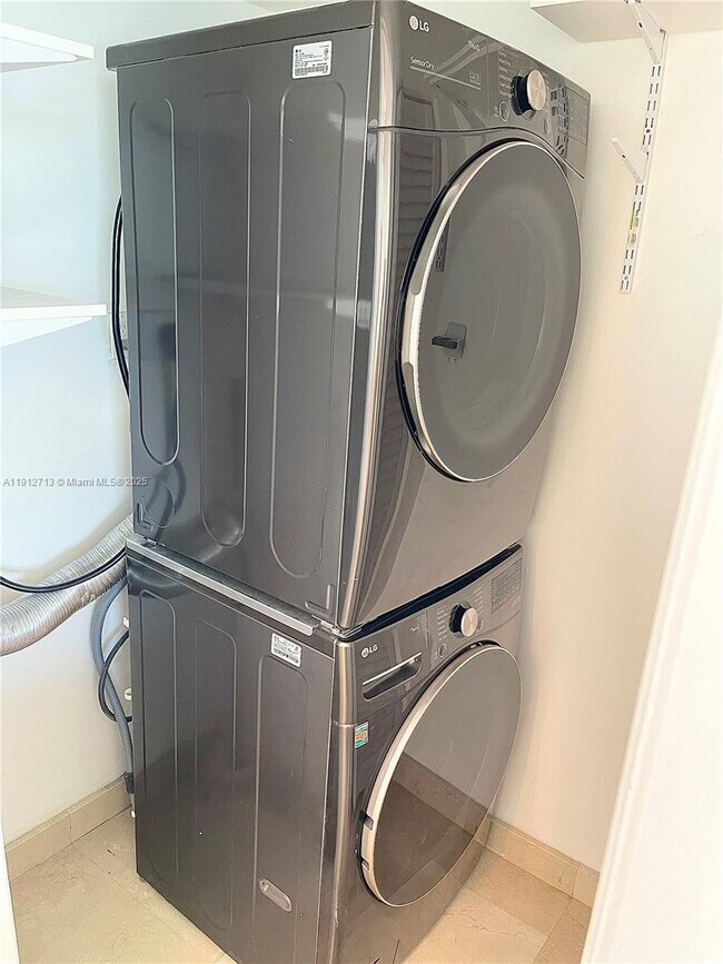 Building Photo - 1830 S Ocean Dr