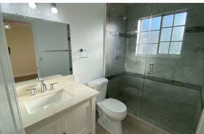 Building Photo - 117 Yacht Club Way
