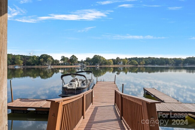 Building Photo - 8276 Archies Point