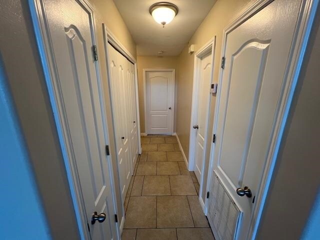 Building Photo - 2720 Camelot Dr