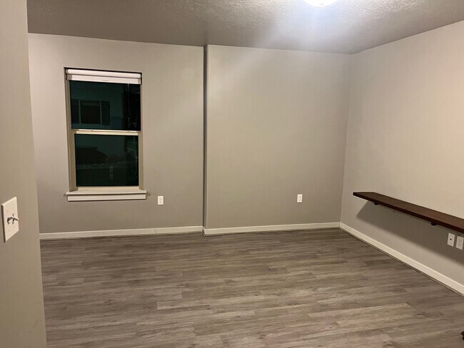 Building Photo - 1700 S Sandhill Rd