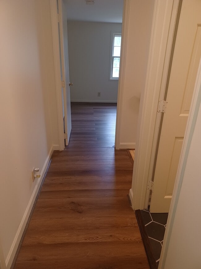 Building Photo - 611 Poplar St