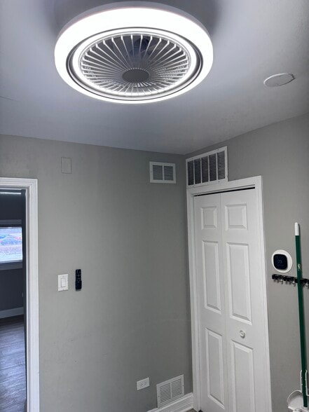 Individual Heat and AC - 9909 S Ridgeland Ave