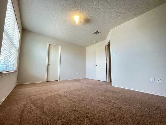 Building Photo - Keller ISD-5 BED, 4 BATH-AMAZING PRICE!
