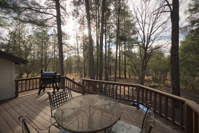 Building Photo - 2237 Lockwood Dr