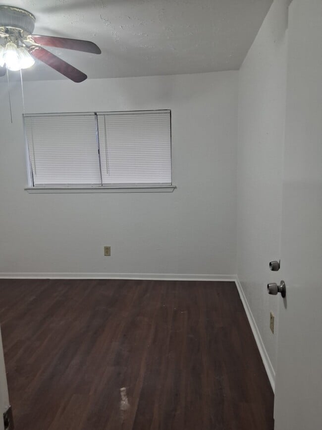 Building Photo - 6823 Castleview Ln