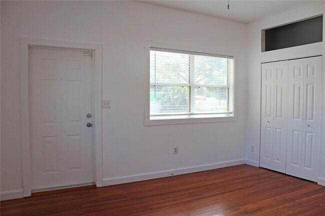 Building Photo - 1718 E Elm Rd