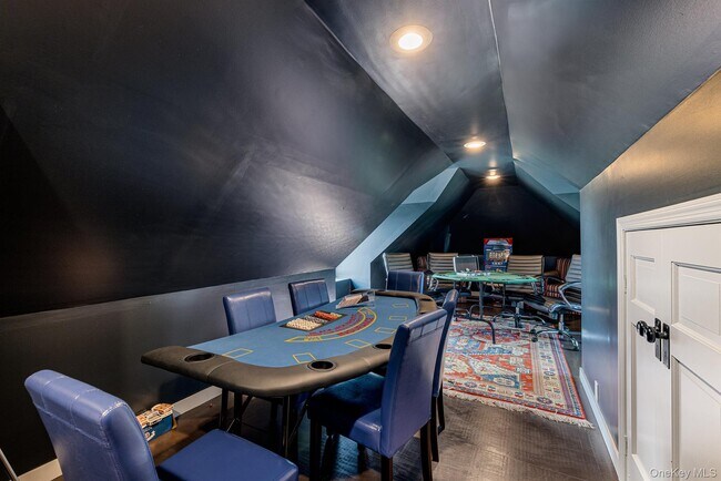 Building Photo - 94 Quogue St