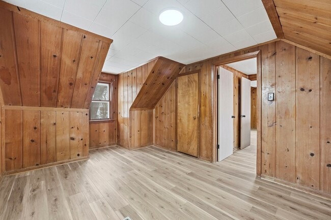 Building Photo - Spacious 4 Bedroom House with New Updates