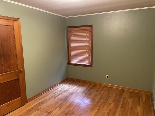 Building Photo - 1740 Park St