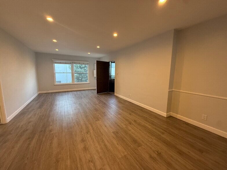 Building Photo - 1222 McClellan Dr