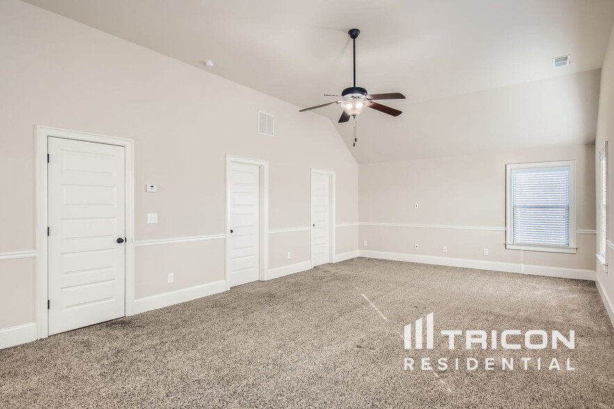 Building Photo - 577 Camano Way