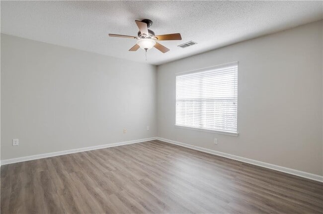 Building Photo - 1200 Charleston Ct