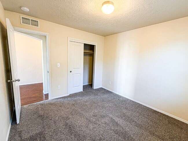 Building Photo - 4 Bed / 2 Bath Home for Rent in Caldwell – 1,886 Sq Ft