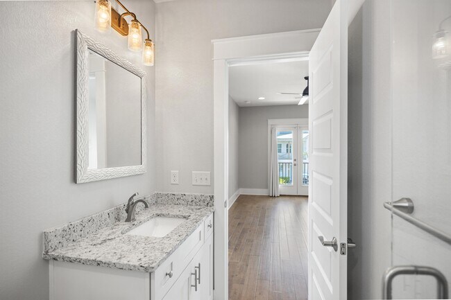 Building Photo - 56 Penelope St