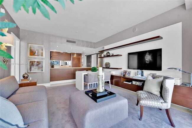 Building Photo - 475 Brickell Ave