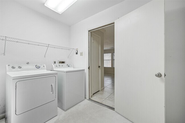 Building Photo - 2507 Foxden Dr