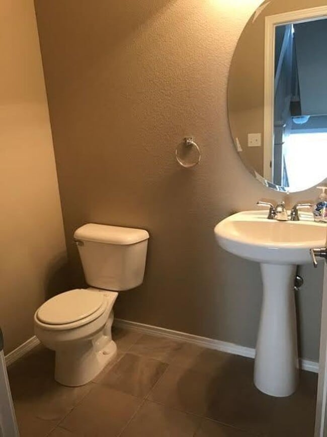 Building Photo - Beautiful 2 Bedroom, 2.5 Bath Townhome near E470 with 2 Car Garage and Gas Fireplace1