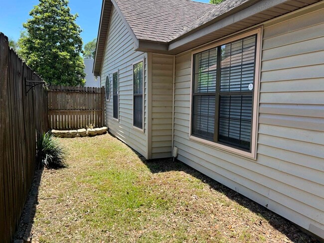 Building Photo - 2605 Yarmouth Ln