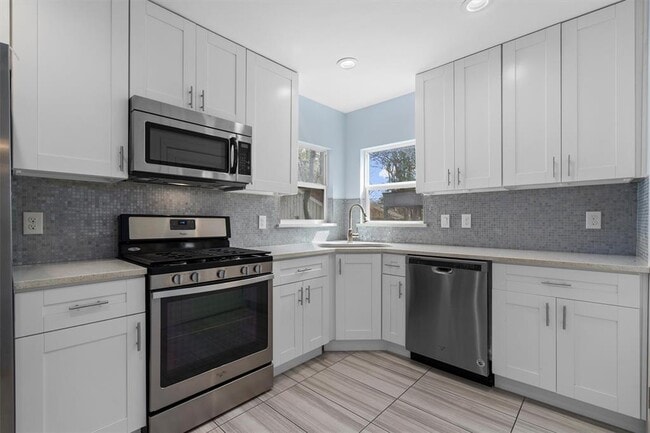 Building Photo - 2705 S 2nd St