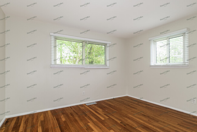 Building Photo - 850 Derhake Rd